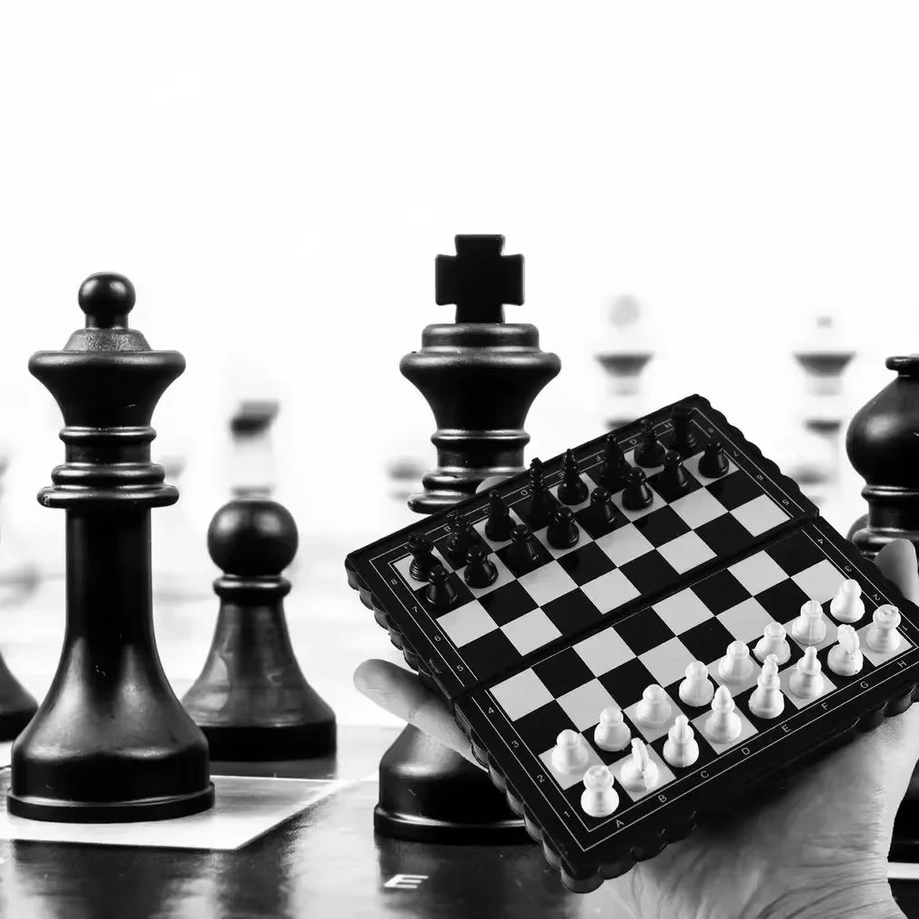 1Pc Mini Magnetic  Chess Set   - Kids Outdoor Play recensione e prezzo