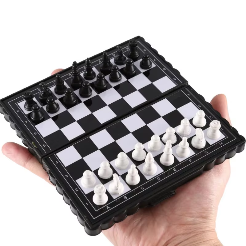 Chess Set  Mini Magnetic  Fold - Kids Outdoor Toys B&Q recensione e prezzo