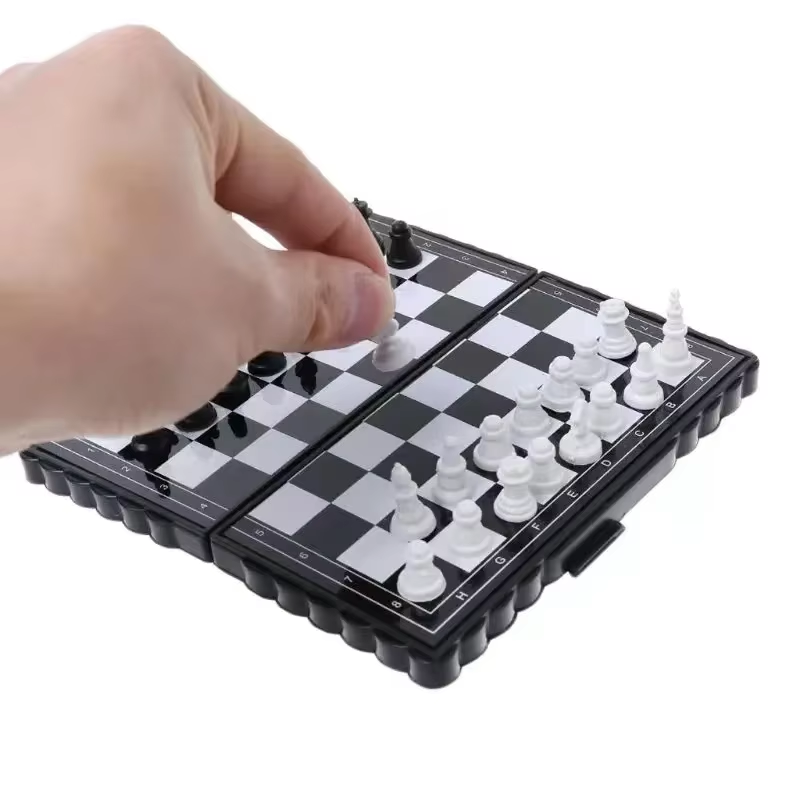 Chess Set  Mini Magnetic  Fold - Kids Outdoor Toys B&Q recensione e prezzo